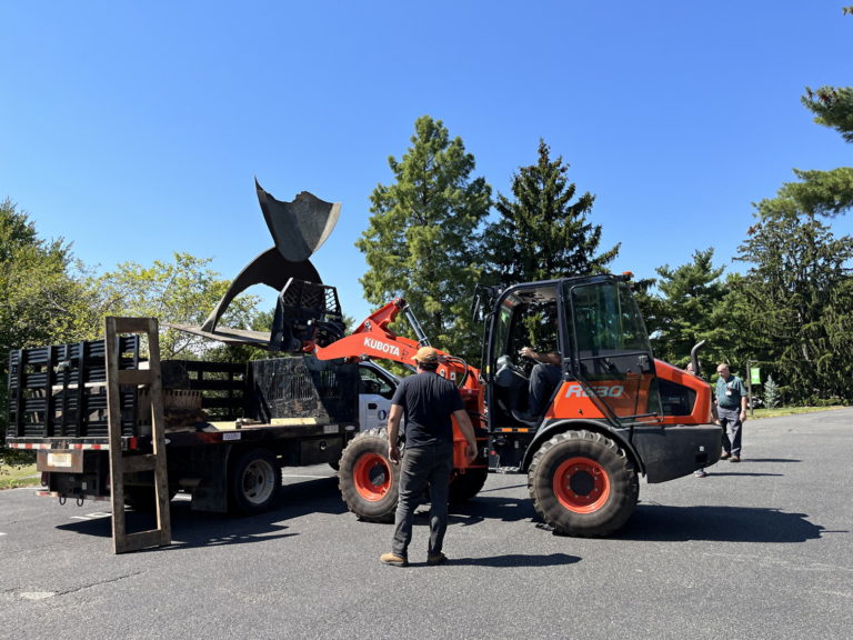 Installing Akebono sculpture